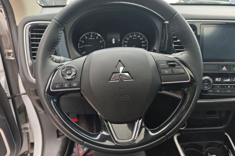 Used Mitsubishi Outlander 2019 2.0L Two-Wheel Drive Comfort Edition 5 Seats China VI Standard Steering Wheel
