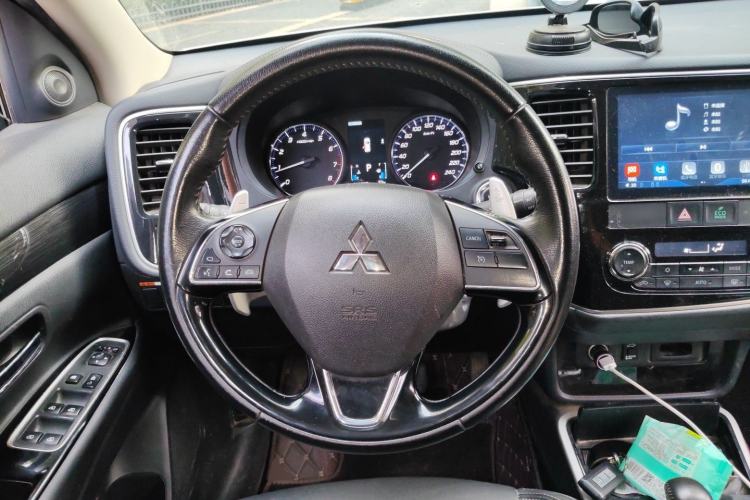 Used Mitsubishi Outlander 2019 2.4L 4x4 Zhi Xiang Edition 7 Seats China VI Standard Steering Wheel