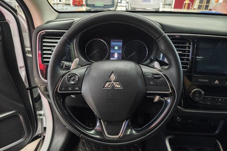 Used Mitsubishi Outlander 2019 2.4L 4x4 Zhi Xiang Edition 5 Seats China VI Standard Steering Wheel