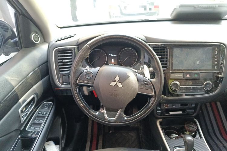 Used Mitsubishi Outlander 2019 2.4L 4x4 Zhi Xiang Edition 5 Seats China V Emission Standard Steering Wheel