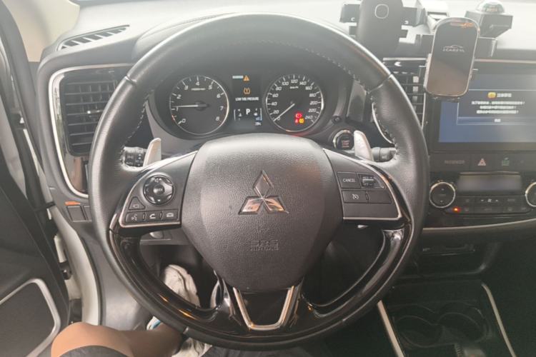 Used Mitsubishi Outlander 2019 2.4L 4x4 Zhi Xiang Edition 7 Seats China VI Standard Steering Wheel