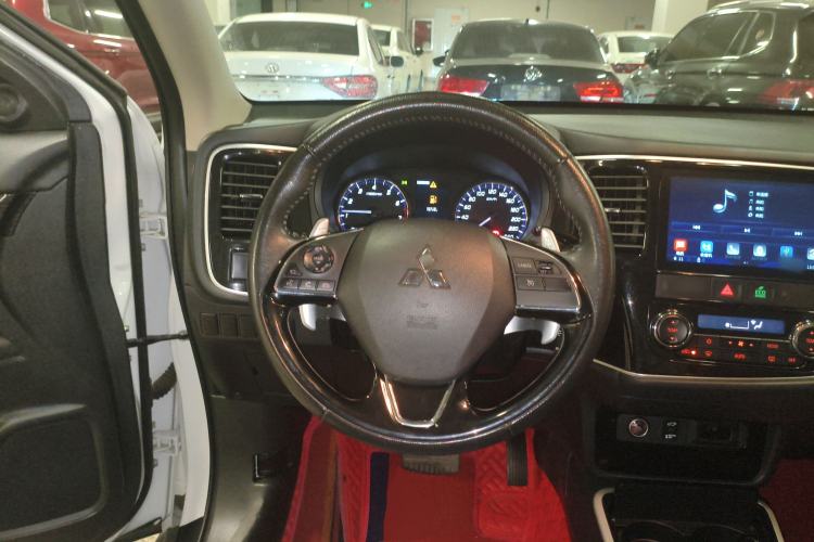 Used Mitsubishi Outlander 2019 2.4L 4x4 Zhi Xiang Edition 7 Seats China VI Standard Steering Wheel