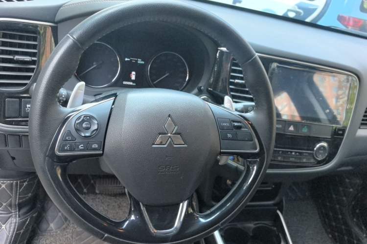 Used Mitsubishi Outlander 2019 2.4L 4x4 Zhi Xiang Edition 7 Seats China VI Standard Steering Wheel