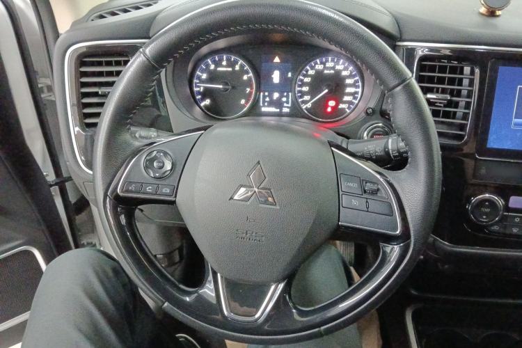 Used Mitsubishi Outlander 2019 2.0L Two-Wheel Drive Comfort Edition 5 Seats China VI Standard Steering Wheel