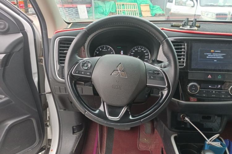 Used Mitsubishi Outlander 2019 2.0L Two-Wheel Drive Comfort Edition 5 Seats China V Standard Steering Wheel