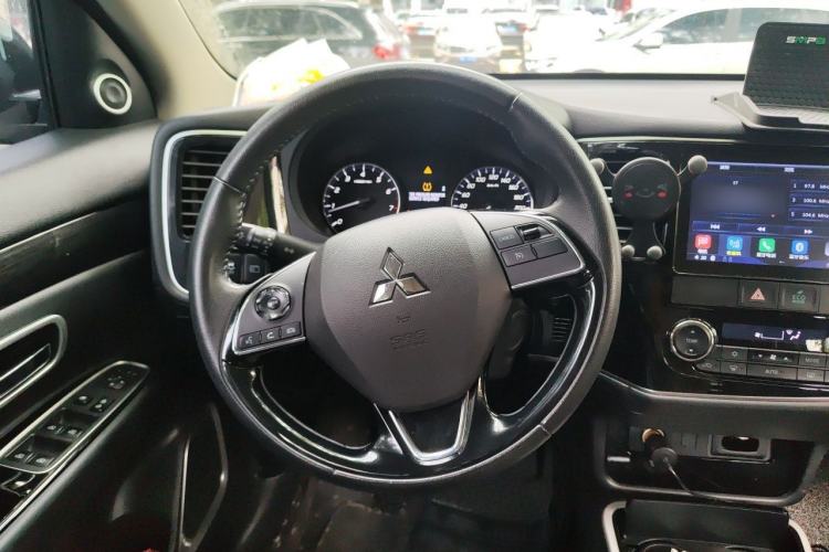 Used Mitsubishi Outlander 2019 2.0L Two-Wheel Drive Comfort Edition 7 Seats China V Emission Standard Steering Wheel