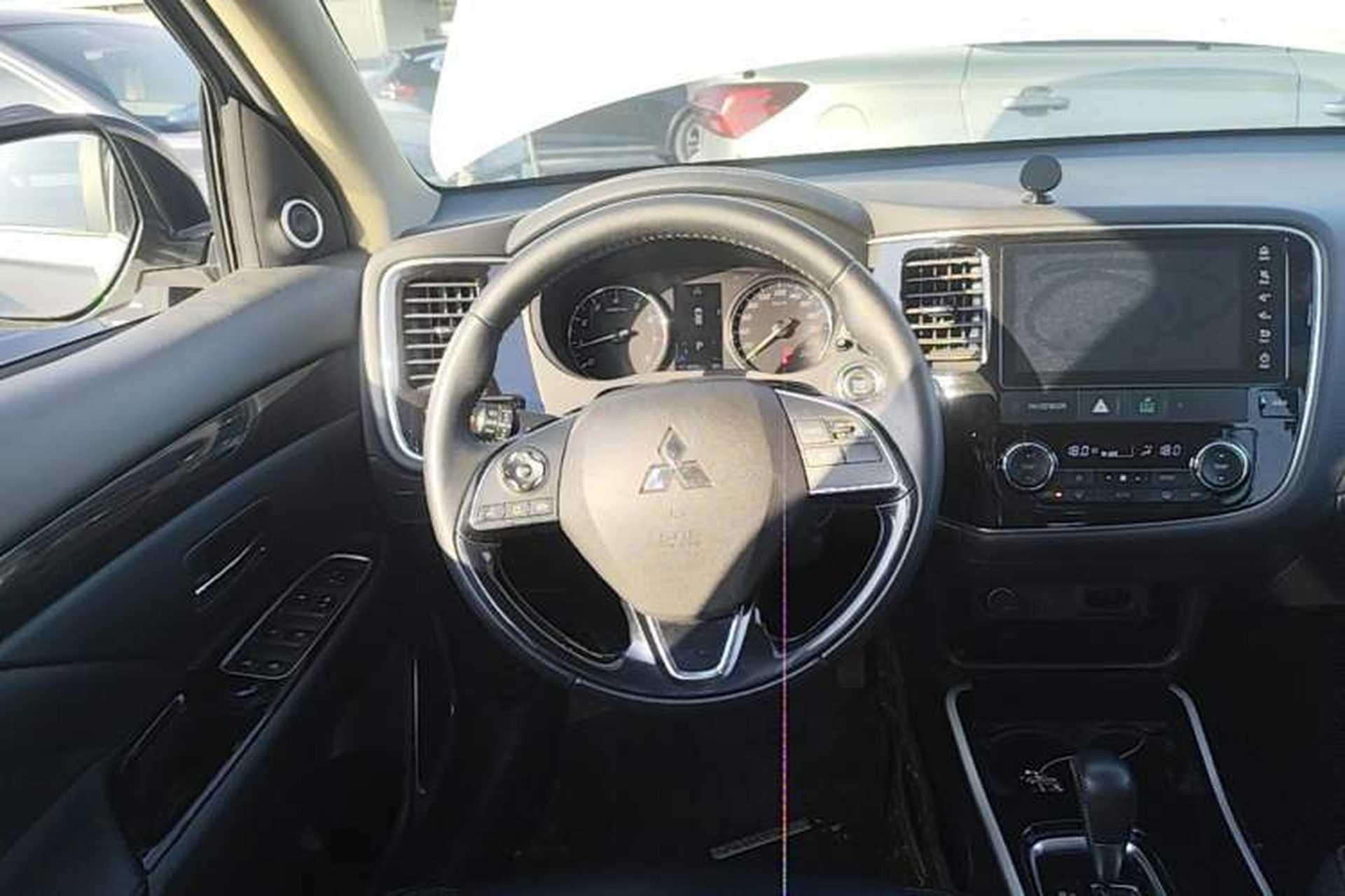 Used Mitsubishi Outlander 2019 2.0L Two-Wheel Drive Comfort Edition 5 Seats China VI Standard Steering Wheel