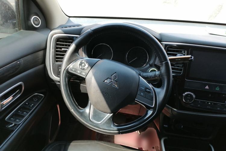 Used Mitsubishi Outlander 2019 2.0L Two-Wheel Drive Comfort Edition 5 Seats China V Standard Steering Wheel