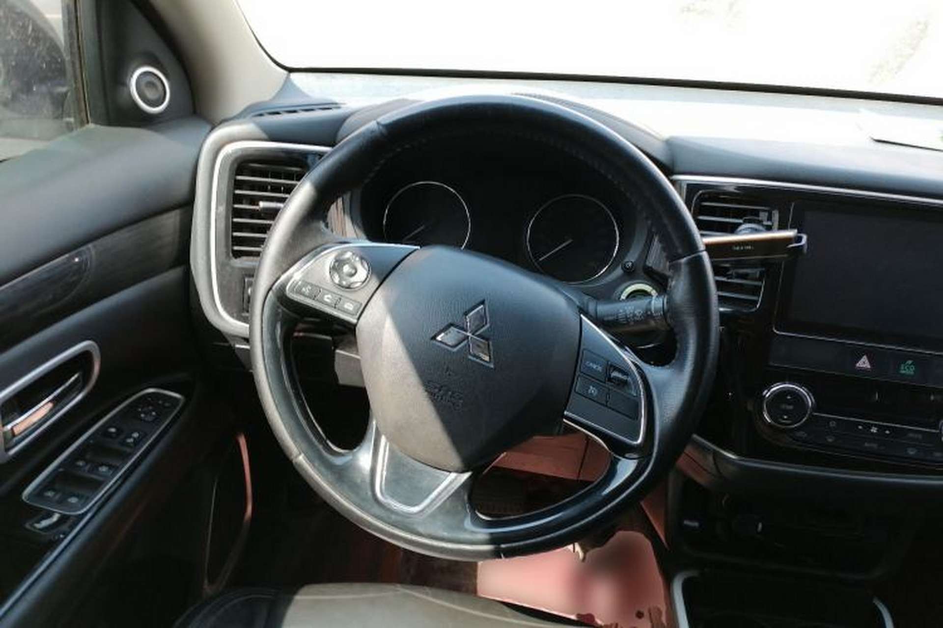 Used Mitsubishi Outlander 2019 2.0L Two-Wheel Drive Comfort Edition 5 Seats China V Standard Steering Wheel