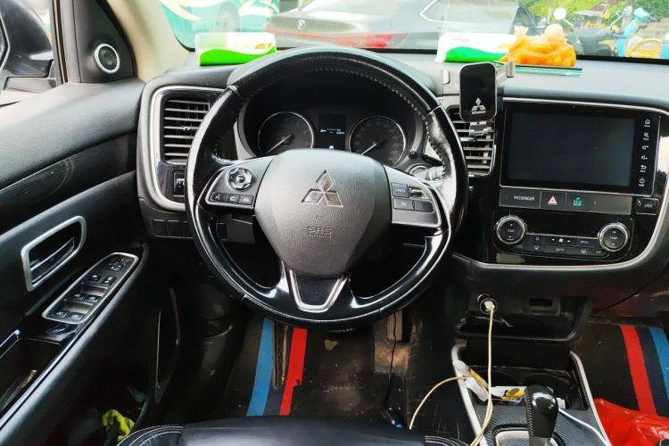 Used Mitsubishi Outlander 2019 2.0L Two-Wheel Drive Comfort Edition 5 Seats China VI Standard Steering Wheel