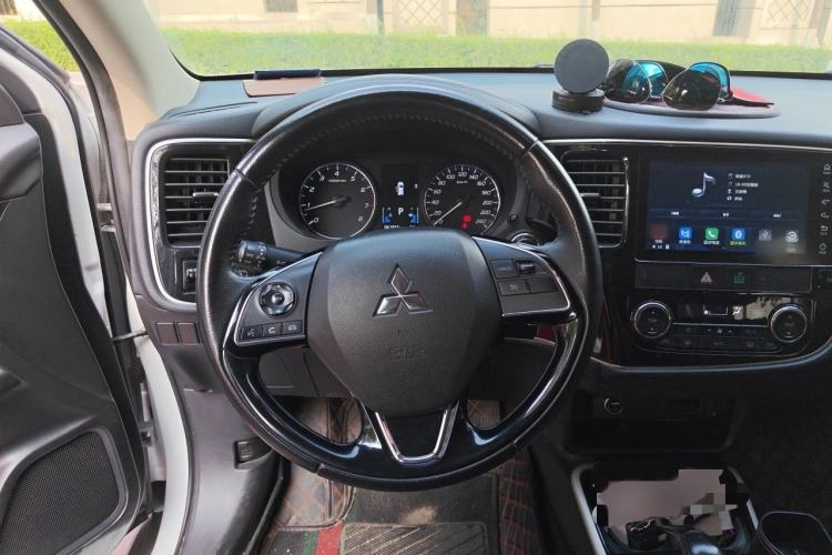 Used Mitsubishi Outlander 2019 2.0L Two-Wheel Drive Comfort Edition 5 Seats China VI Standard Steering Wheel