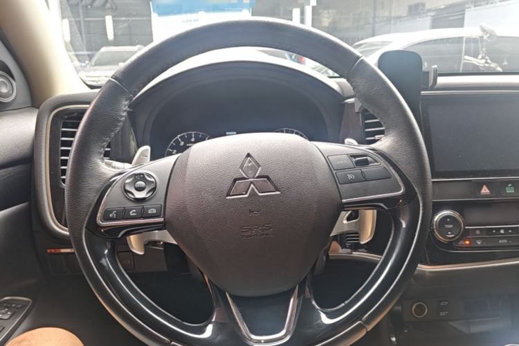 Used Mitsubishi Outlander 2019 2.4L 4x4 Zhi Xiang Edition 5 Seats China V Emission Standard Steering Wheel