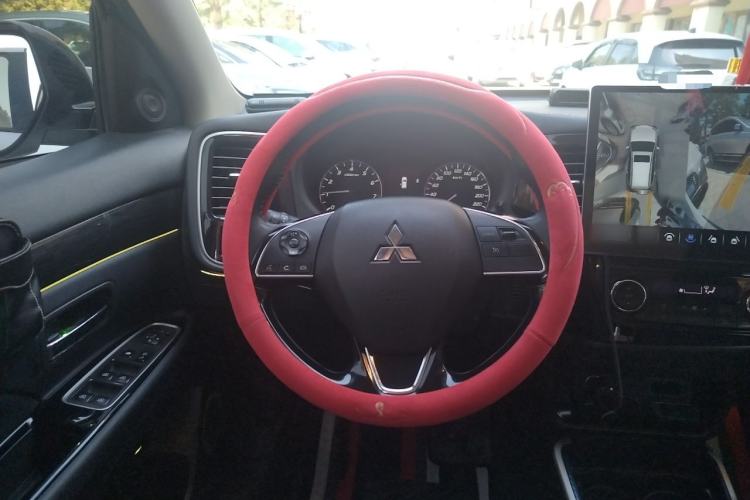Used Mitsubishi Outlander 2019 2.0L Two-Wheel Drive Comfort Edition 7-Seater China VI Standard Steering Wheel