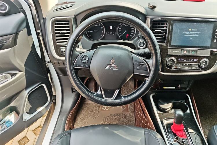 Used Mitsubishi Outlander 2019 2.0L Two-Wheel Drive Comfort Edition 5 Seats China V Standard Steering Wheel