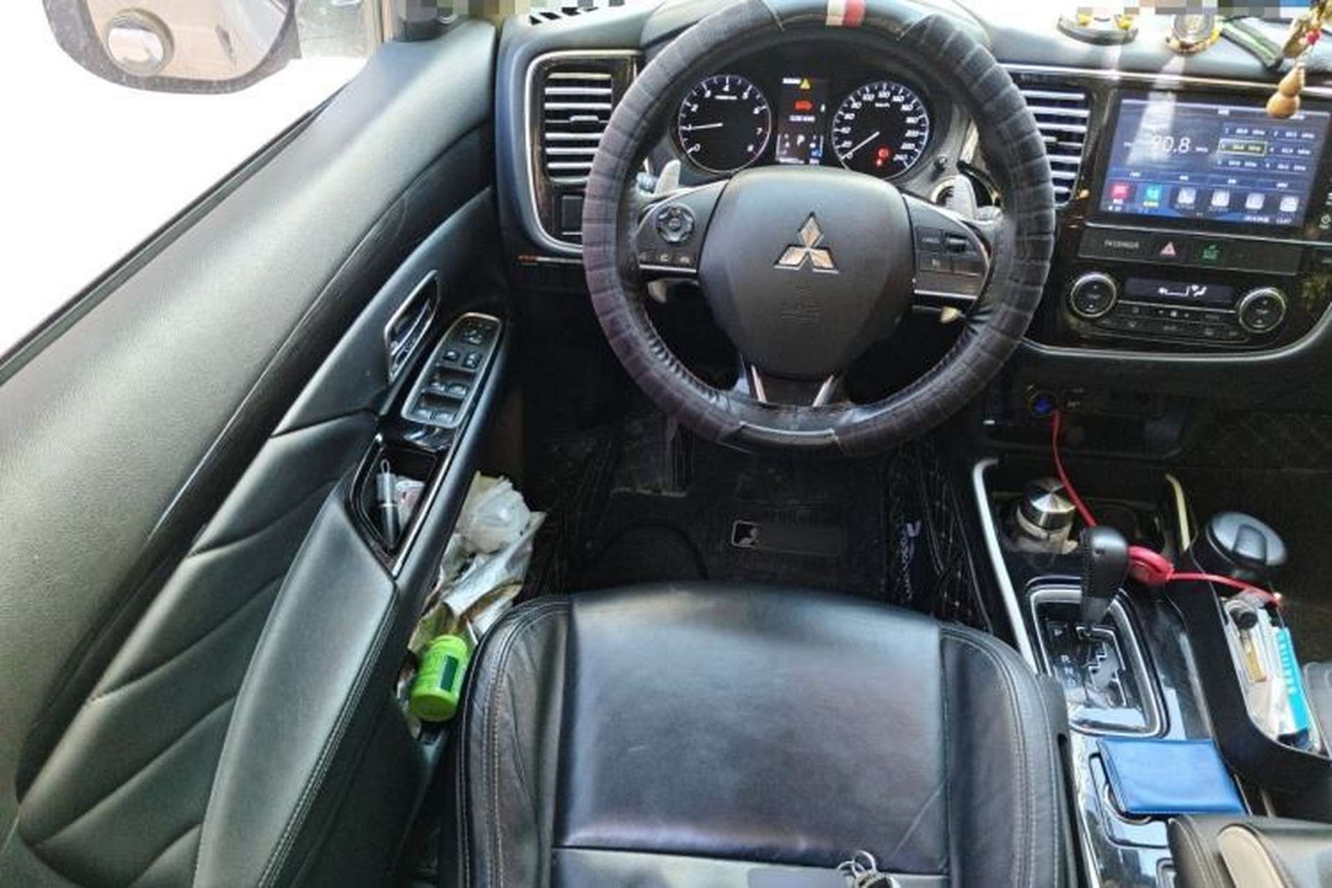 Used Mitsubishi Outlander 2019 2.4L 4x4 Zhi Xiang Edition 5 Seats China V Emission Standard Steering Wheel