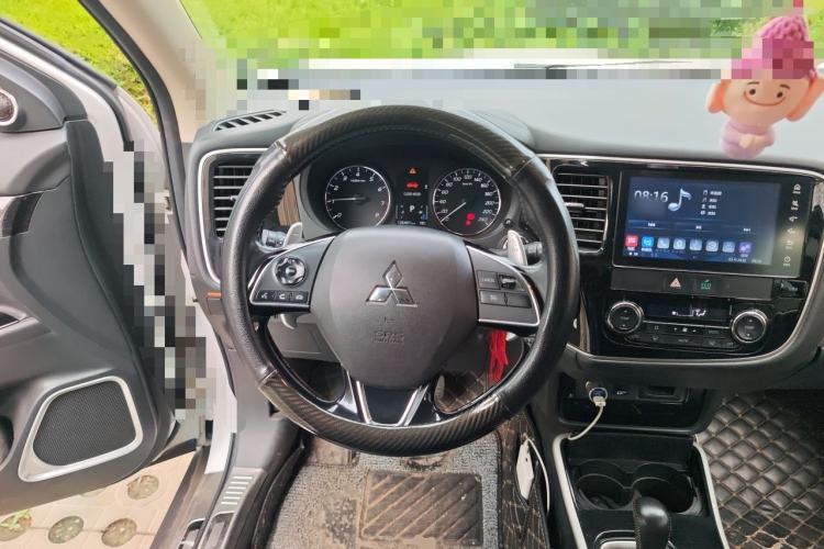 Used Mitsubishi Outlander 2019 2.4L Two-Wheel Drive ZhiXing Version 5 Seats China V Emission Standard Steering Wheel
