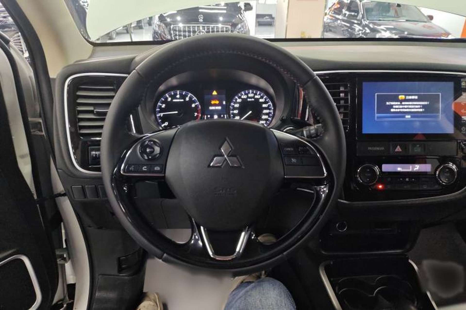 Used Mitsubishi Outlander 2019 2.0L Two-Wheel Drive Comfort Edition 5 Seats China VI Standard Steering Wheel