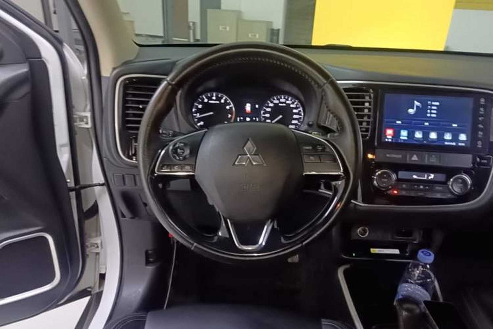 Used Mitsubishi Outlander 2019 2.0L Two-Wheel Drive Comfort Edition 5 Seats China VI Standard Steering Wheel
