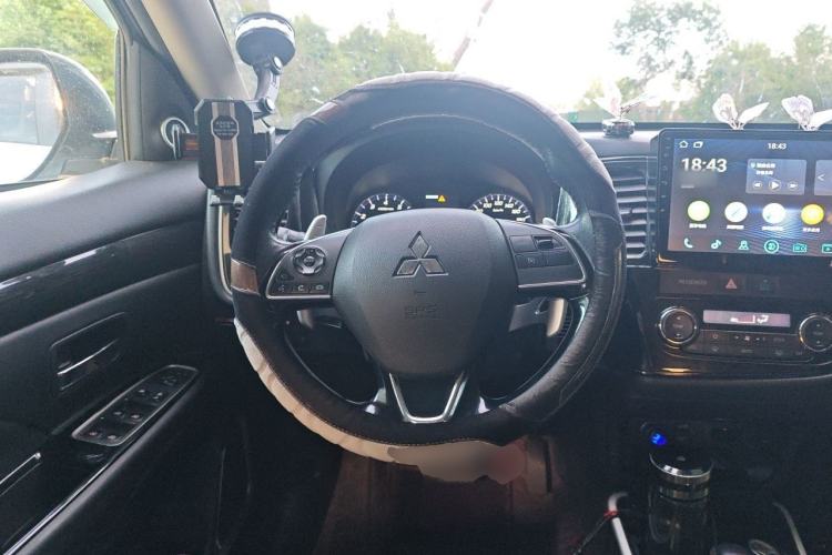 Used Mitsubishi Outlander 2019 2.4L 4x4 Zhi Xiang Edition 7 Seats China VI Standard Steering Wheel