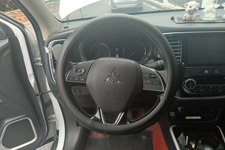 Used Mitsubishi Outlander 2019 2.0L Two-Wheel Drive Comfort Edition 5 Seats China V Standard Steering Wheel