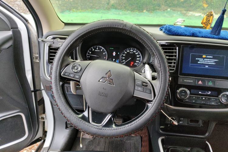 Used Mitsubishi Outlander 2019 2.4L Two-Wheel Drive ZhiXing Version 5 Seats China V Emission Standard Steering Wheel