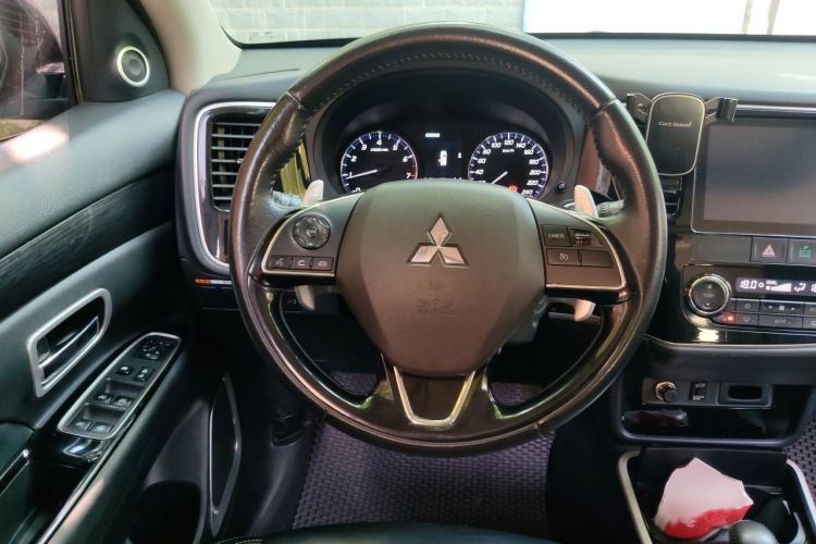 Used Mitsubishi Outlander 2019 2.4L 4x4 Zhi Xiang Edition 5 Seats China VI Standard Steering Wheel