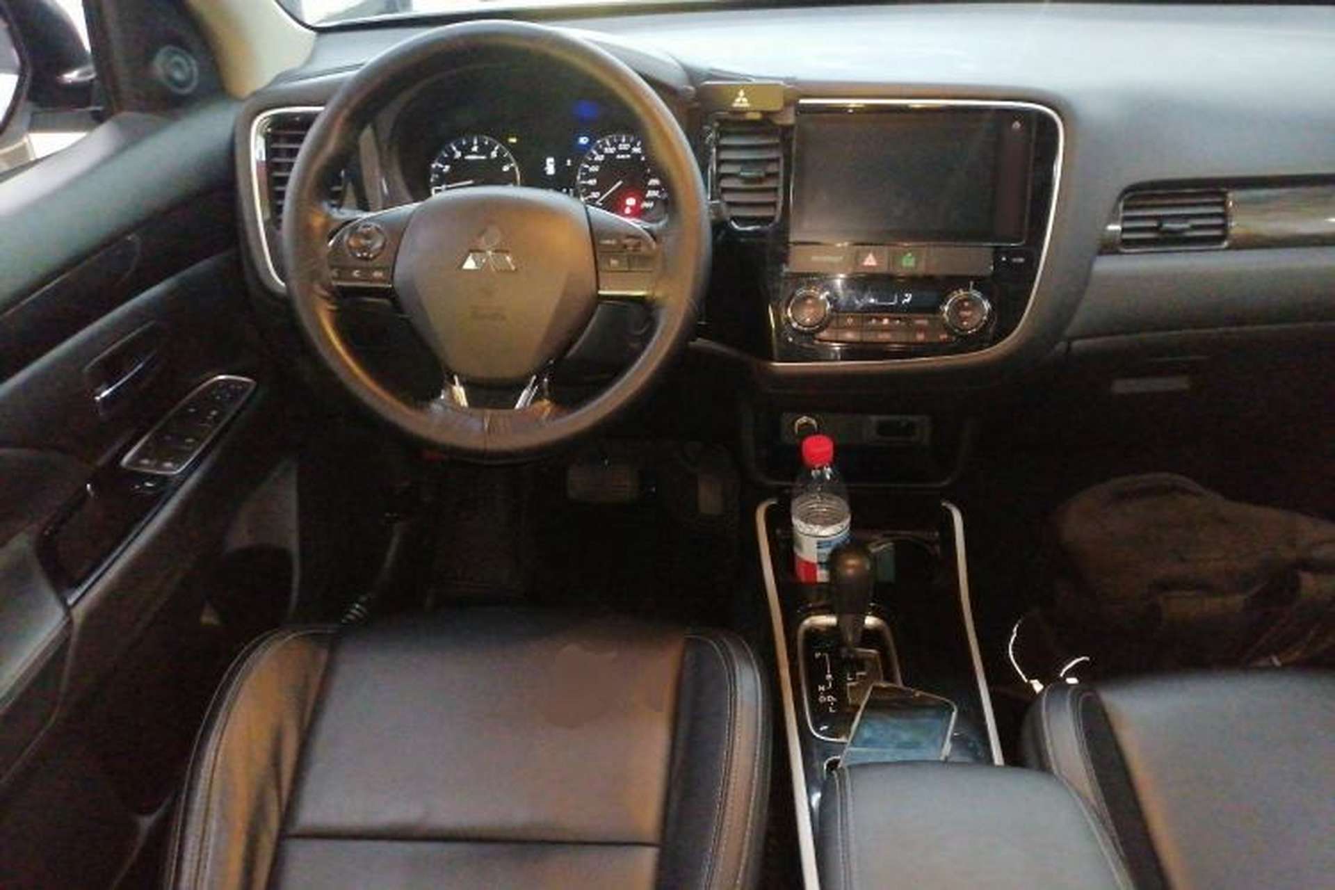 Used Mitsubishi Outlander 2019 2.0L Two-Wheel Drive Comfort Edition 7-Seater China VI Standard Steering Wheel