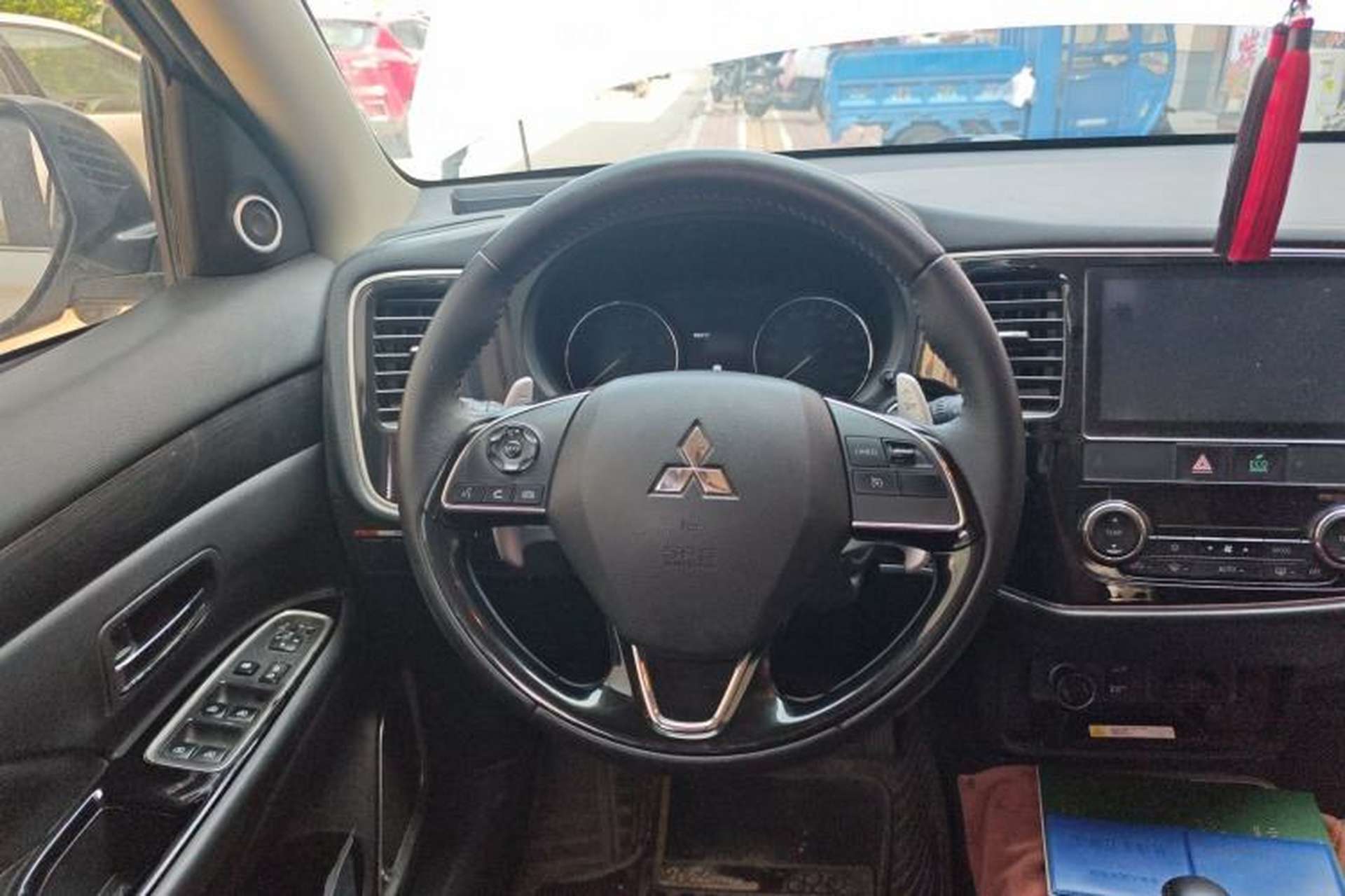 Used Mitsubishi Outlander 2019 2.4L 4x4 Zhi Xiang Edition 5 Seats China VI Standard Steering Wheel