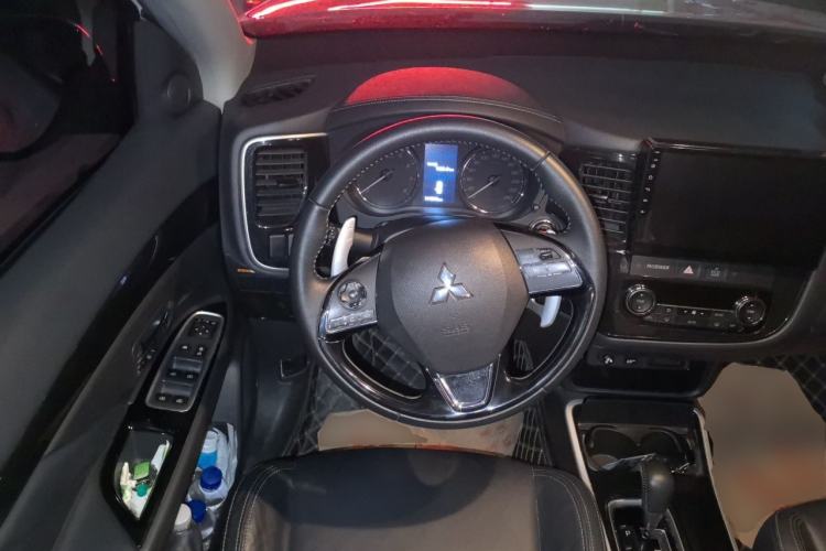 Used Mitsubishi Outlander 2019 2.4L 4x4 Zhi Xiang Edition 5 Seats China VI Standard Steering Wheel