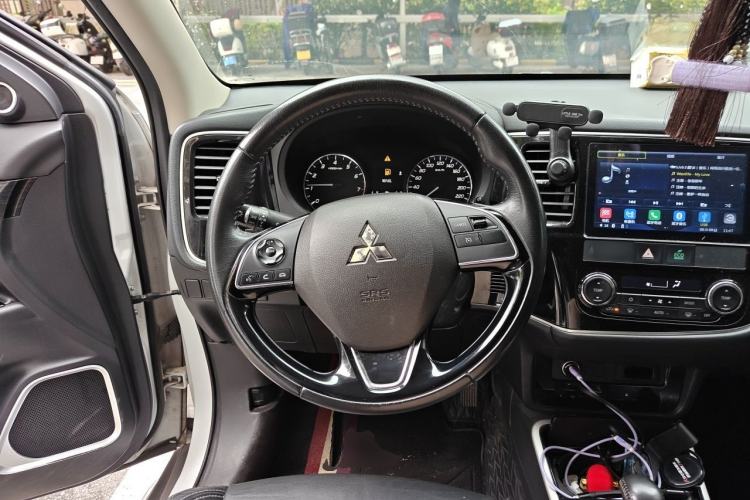 Used Mitsubishi Outlander 2019 2.0L Two-Wheel Drive Comfort Edition 5 Seats China V Standard Steering Wheel