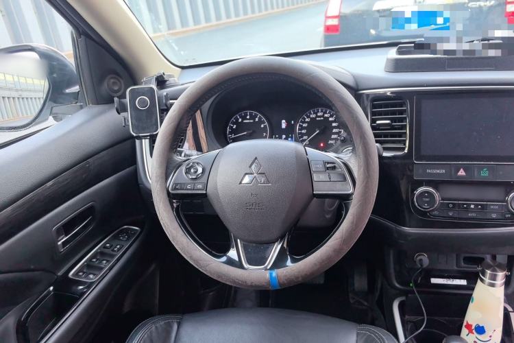 Used Mitsubishi Outlander 2019 2.0L Two-Wheel Drive Comfort Edition 5 Seats China V Standard Steering Wheel