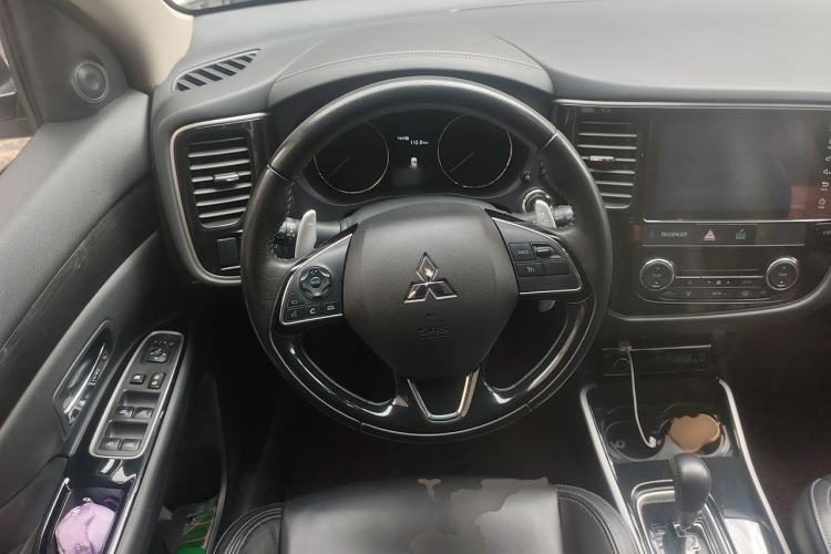 Used Mitsubishi Outlander 2019 2.4L 4x4 Zhi Xiang Edition 7 Seats China VI Standard Steering Wheel