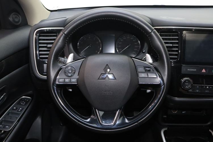 Used Mitsubishi Outlander 2019 2.4L 4x4 Zhi Xiang Edition 5 Seats China V Emission Standard Steering Wheel
