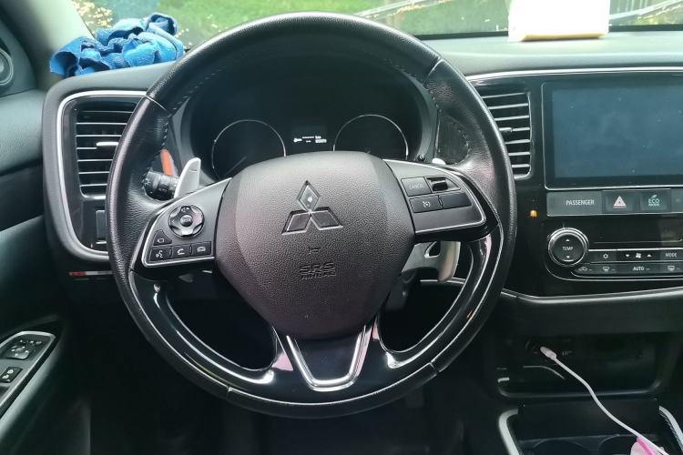 Used Mitsubishi Outlander 2019 2.4L 4x4 Zhi Xiang Edition 7 Seats China V Emission Standard Steering Wheel