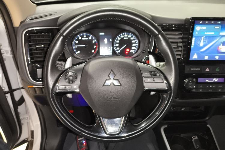 Used Mitsubishi Outlander 2019 2.4L 4x4 Zhi Xiang Edition 5 Seats China VI Standard Steering Wheel