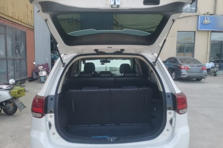 Used Mitsubishi Outlander 2019 2.0L Two-Wheel Drive Comfort Edition 7 Seats China V Emission Standard Trunk