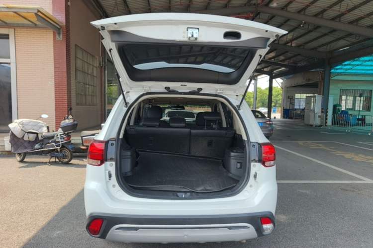 Used Mitsubishi Outlander 2019 2.0L Two-Wheel Drive Comfort Edition 5 Seats China VI Standard Trunk
