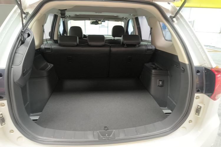 Used Mitsubishi Outlander 2019 2.4L 4x4 Zhi Xiang Edition 5 Seats China VI Standard Trunk