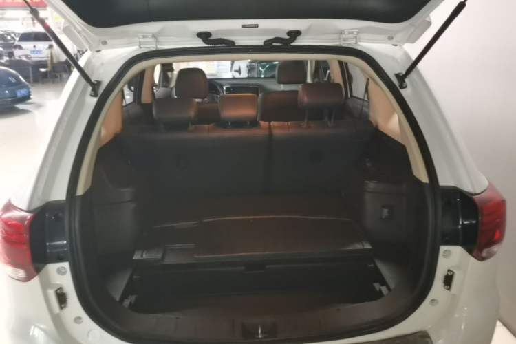 Used Mitsubishi Outlander 2019 2.0L Two-Wheel Drive Comfort Edition 5 Seats China VI Standard Trunk