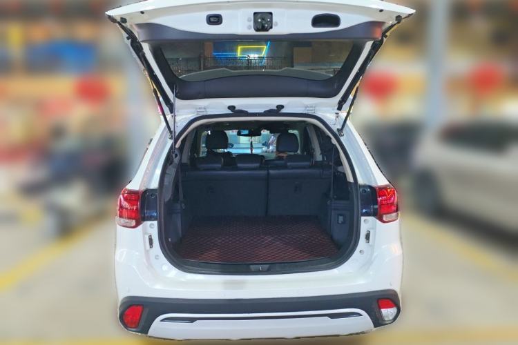 Used Mitsubishi Outlander 2019 2.4L 4x4 Zhi Xiang Edition 7 Seats China VI Standard Trunk