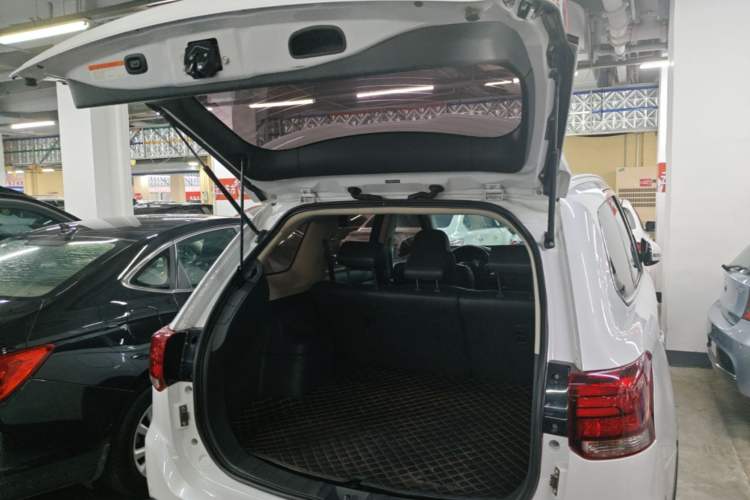 Used Mitsubishi Outlander 2019 2.4L 4x4 Zhi Xiang Edition 5 Seats China V Emission Standard Trunk