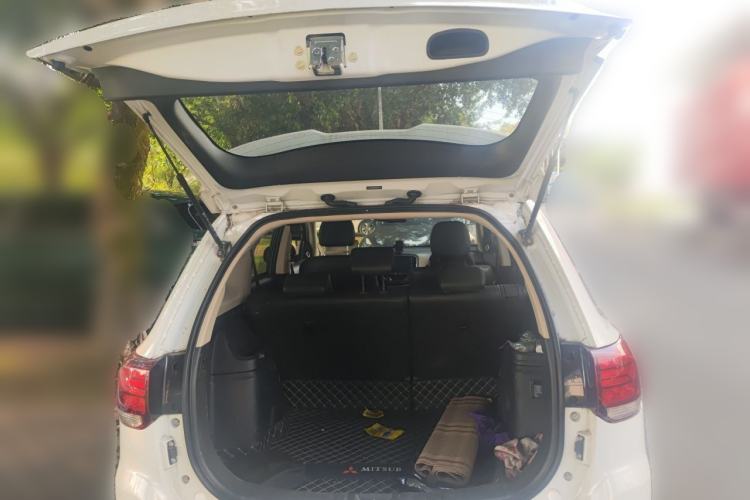 Used Mitsubishi Outlander 2019 2.0L Two-Wheel Drive Comfort Edition 5 Seats China VI Standard Trunk