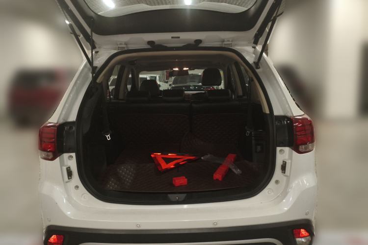Used Mitsubishi Outlander 2019 2.4L 4x4 Zhi Xiang Edition 7 Seats China VI Standard Trunk