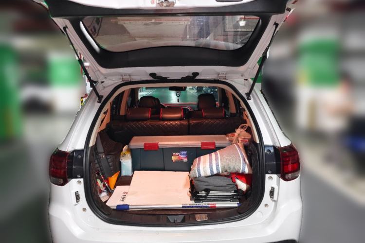 Used Mitsubishi Outlander 2019 2.0L Two-Wheel Drive Comfort Edition 7-Seater China VI Standard Trunk