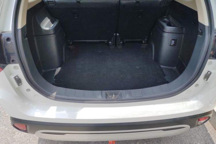 Used Mitsubishi Outlander 2019 2.0L Two-Wheel Drive Comfort Edition 5 Seats China VI Standard Trunk