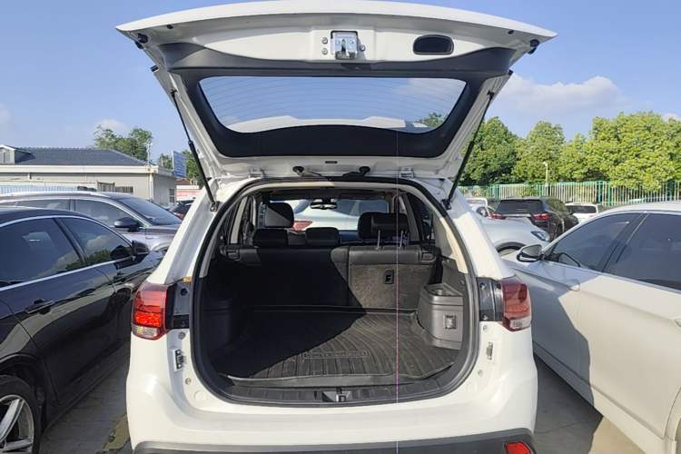Used Mitsubishi Outlander 2019 2.0L Two-Wheel Drive Comfort Edition 5 Seats China VI Standard Trunk