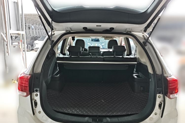 Used Mitsubishi Outlander 2019 2.4L 4x4 Zhi Xiang Edition 5 Seats China VI Standard Trunk
