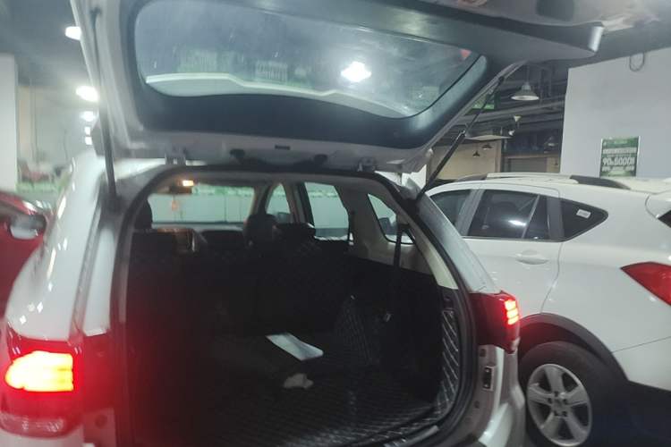 Used Mitsubishi Outlander 2019 2.0L Two-Wheel Drive Comfort Edition 7 Seats China V Emission Standard Trunk