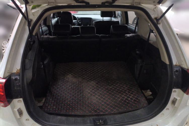 Used Mitsubishi Outlander 2019 2.4L 4x4 Zhi Xiang Edition 7 Seats China VI Standard Trunk