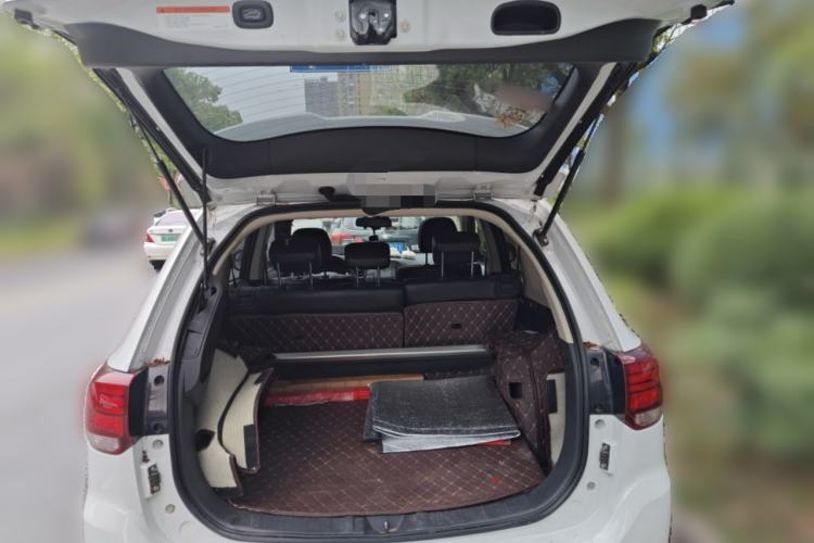 Used Mitsubishi Outlander 2019 2.4L Two-Wheel Drive ZhiXing Version 5 Seats China V Emission Standard Trunk